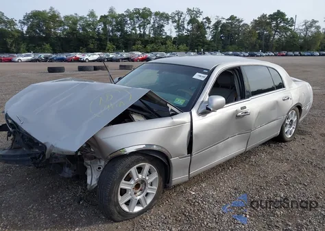 2006 Lincoln Town Car Signature L from USA, damaged, VIN 1LNHM85V86Y618456